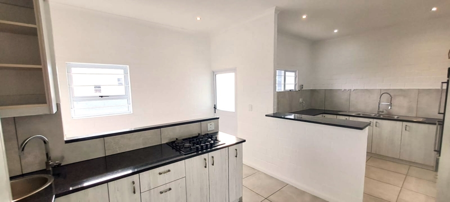4 Bedroom Property for Sale in Hoogland Western Cape
